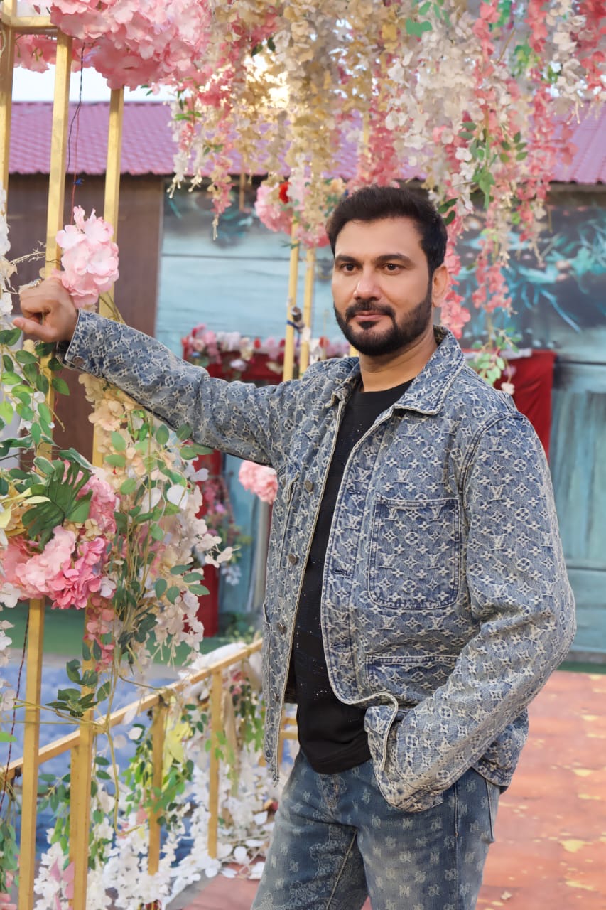 पृथ्वी तिवारी की भोजपुरी फिल्म ”गुम है किसी के प्यार में” अश्लीलता मुक्त फिल्में बनाने की पहल की है।