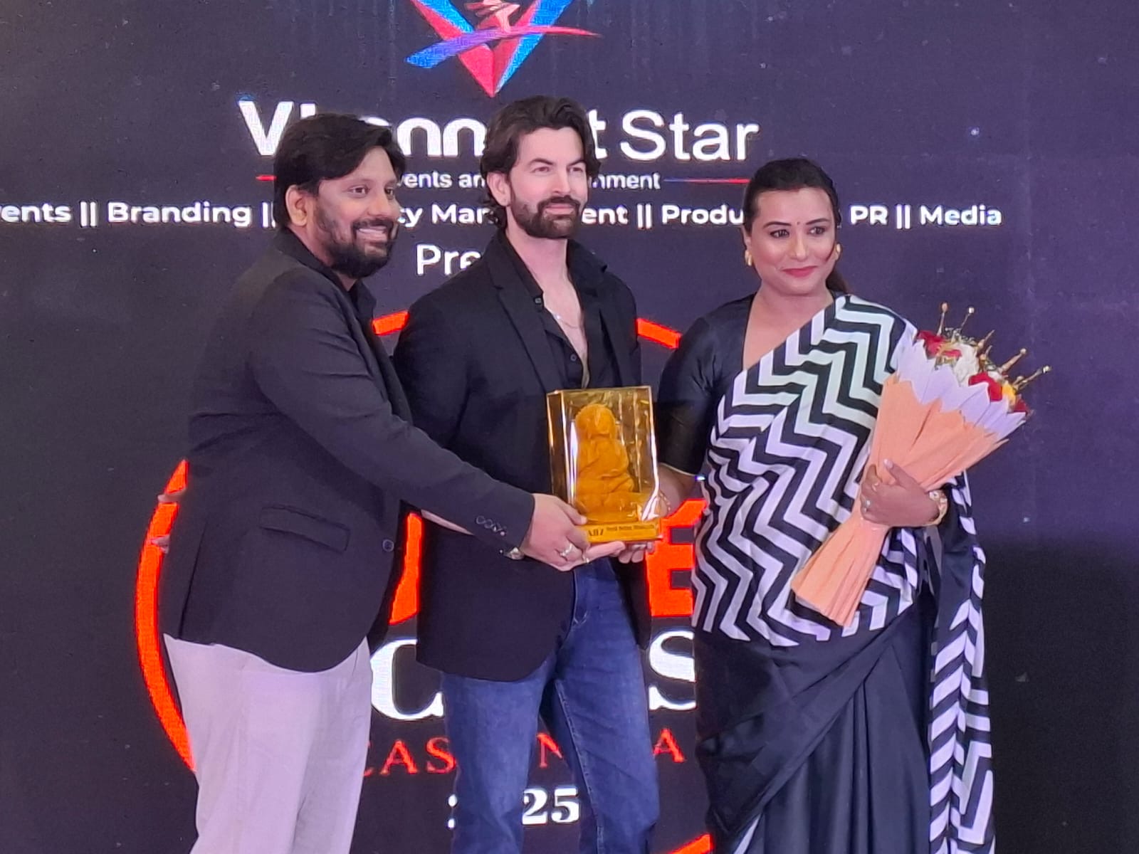 खान सर और नील नितिन मुकेश ने किया स्टार्ज ऑफ इंडिया अवॉर्ड्स का उद्घाटन